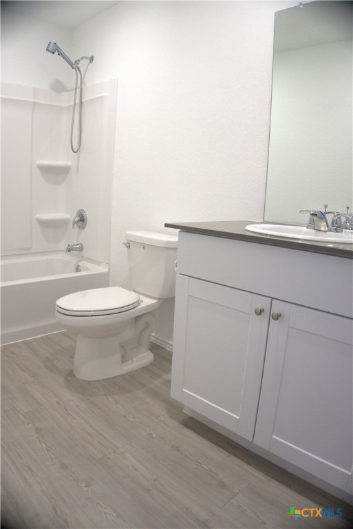 809 Riviera Court Seguin, TX 78155 - Photo 4 of 8 a bathroom with a toilet a sink and bathtub