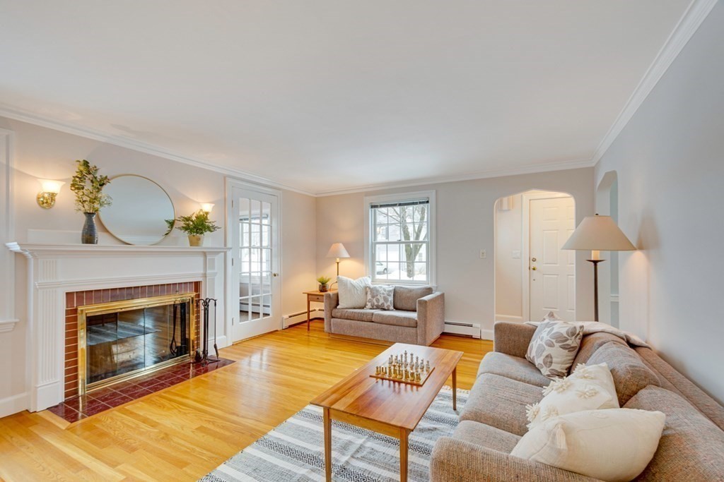 32 Lancaster Road Needham, MA 02492 - Photo 4 of 36