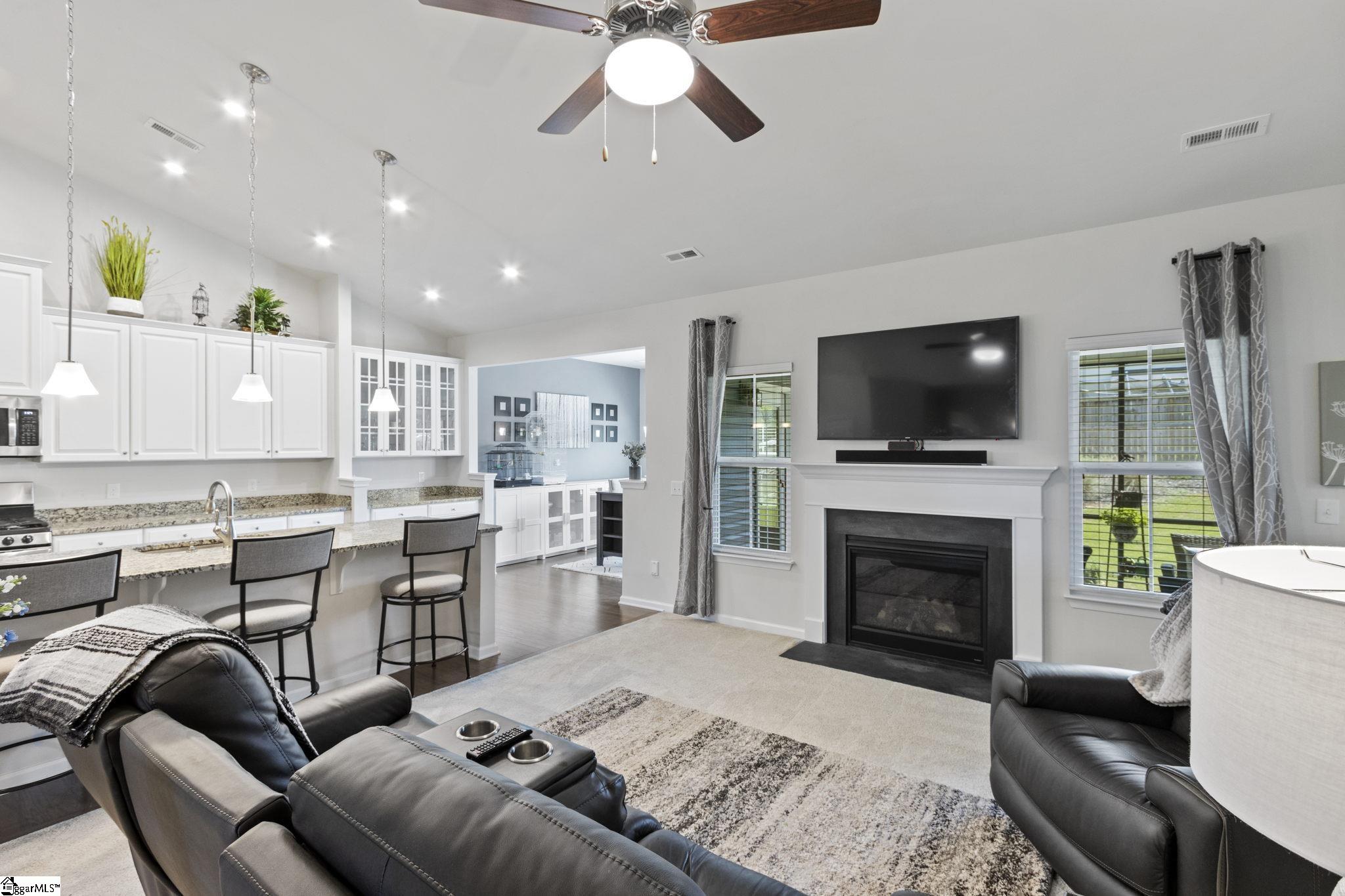 526 Bucklebury Road Greer, SC 29651 - Photo 3 of 26 Gallery Image 3
