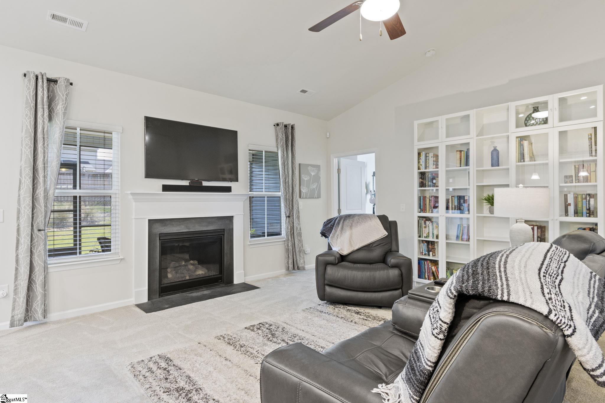 526 Bucklebury Road Greer, SC 29651 - Photo 4 of 26 Gallery Image 4