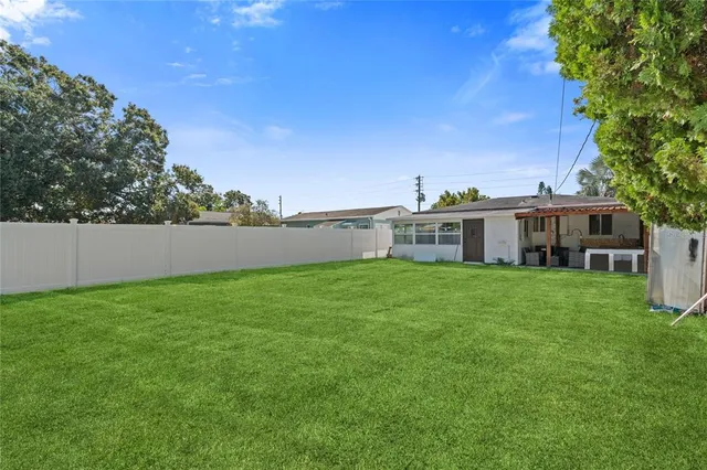 a view of a house with backyard and garden