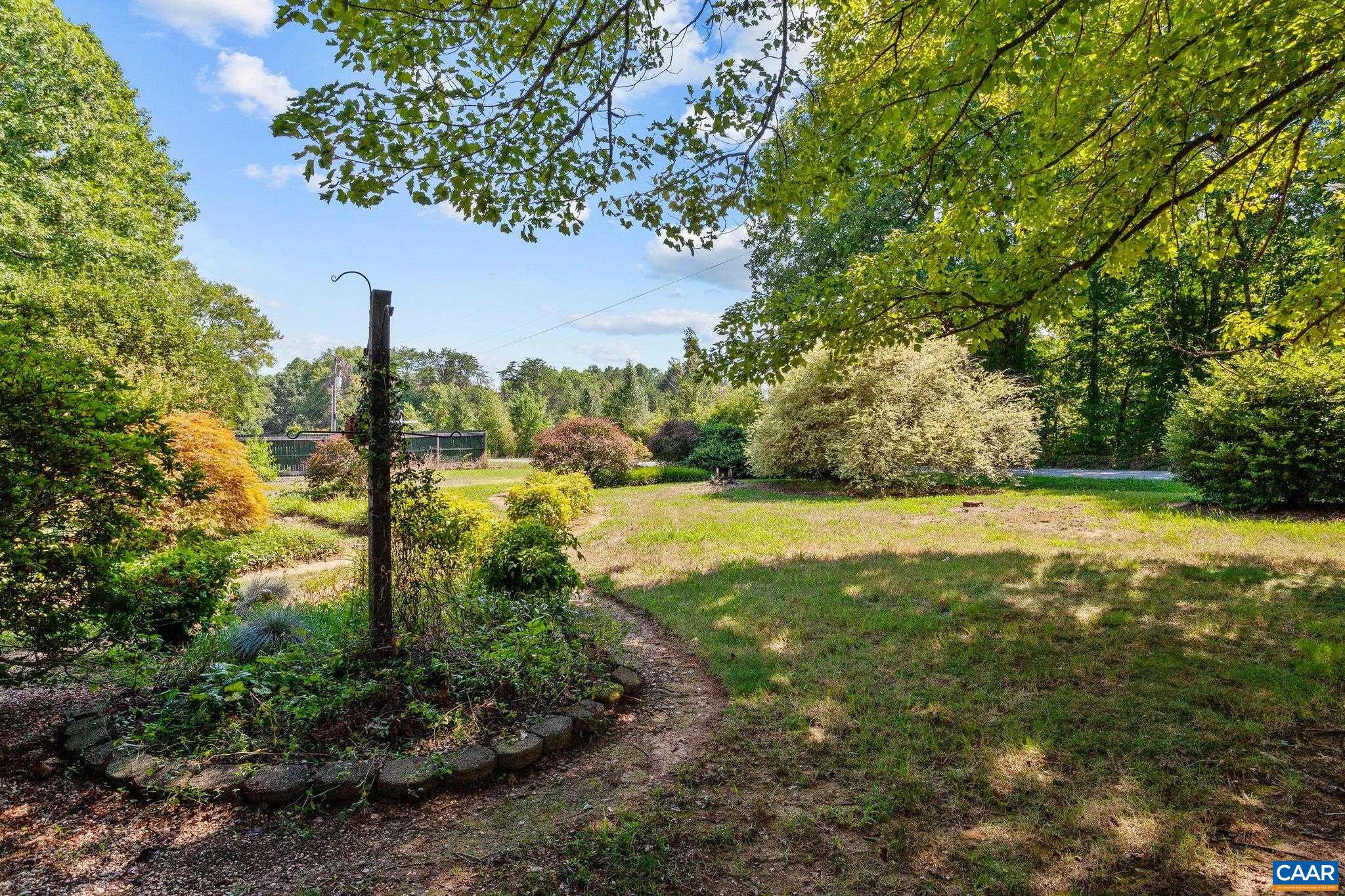 246 The Cross Road Scottsville, VA 24590 - Photo 35 of 39