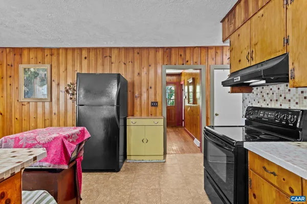 $310,000 | 246 The Cross Road, Scottsville, VA 24590