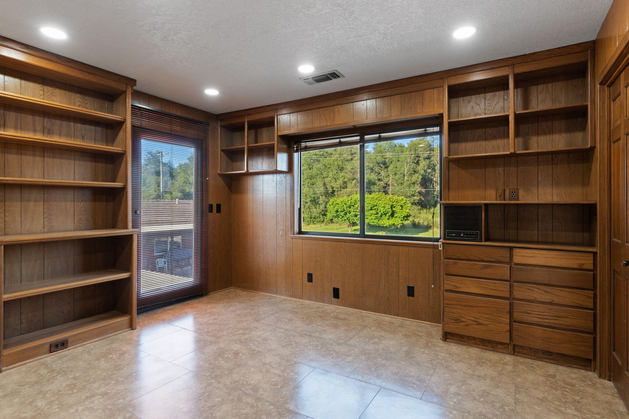 20831 Clough Creek Road Redding, CA 96002 - Photo 71 of 107 Upstairs Office/Library