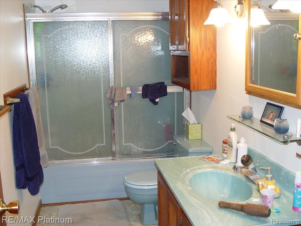 7150 Chilson Road Howell, MI 48843 - Photo 5 of 7 CHILSON BATHROOM