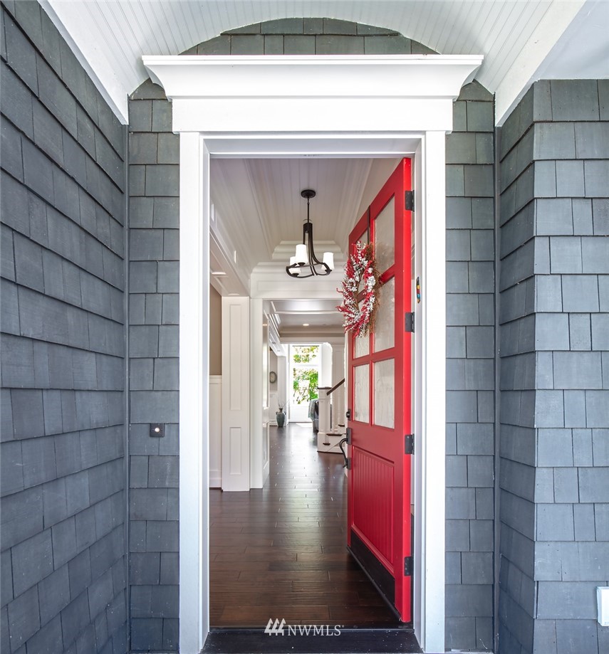 3207 107th Avenue Southeast Bellevue, WA 98004 - Photo 2 of 25