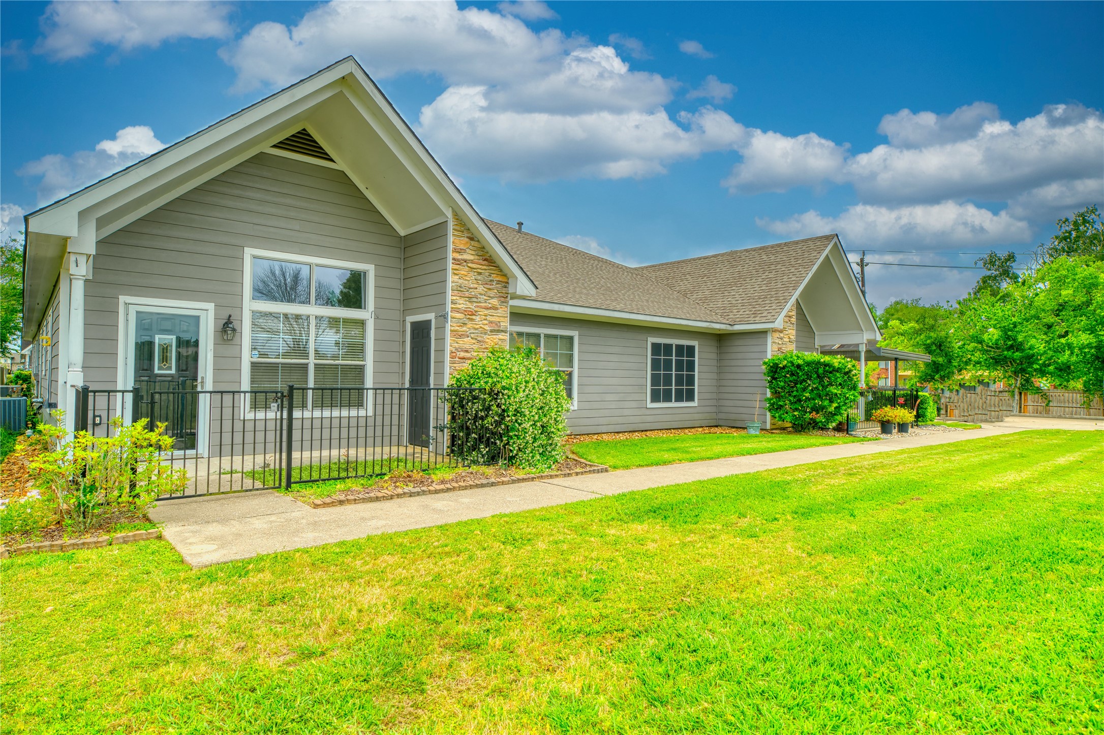 770 Hunt Road, Unit 314 Baytown, TX 77521 - Photo 3 of 26 a front view of a house with a yard
