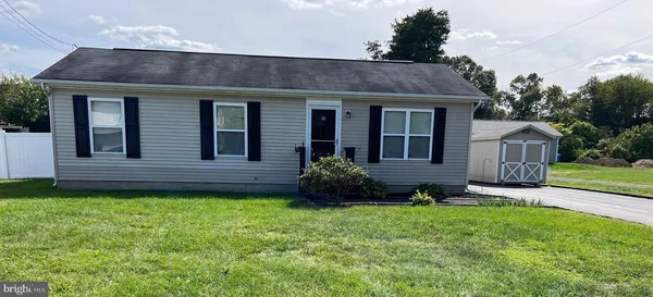 a view of front of house with a yard