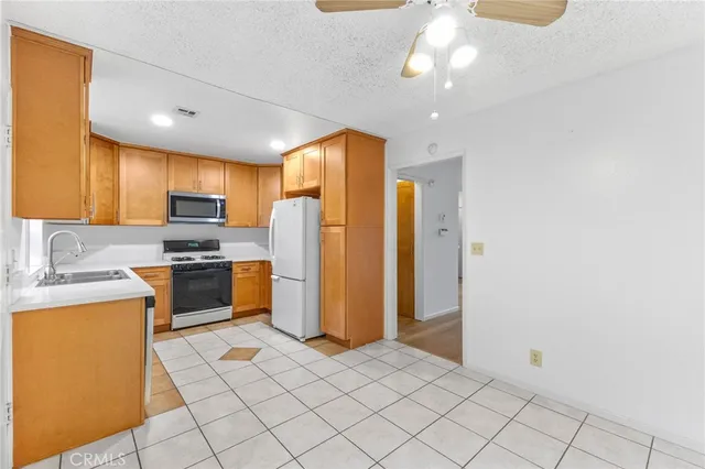 $749,000 | 3913 Candlewood Street, Lakewood, CA 90712