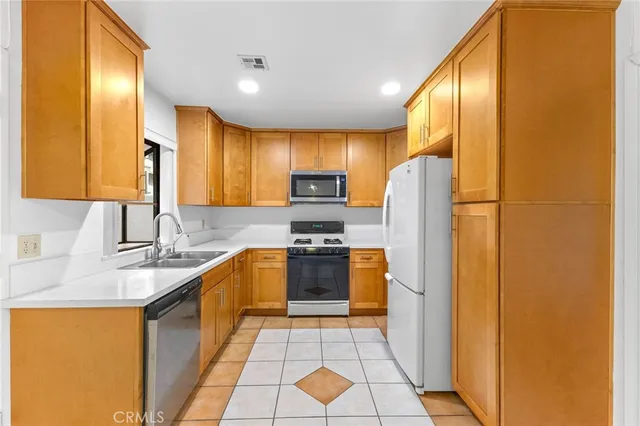 $749,000 | 3913 Candlewood Street, Lakewood, CA 90712