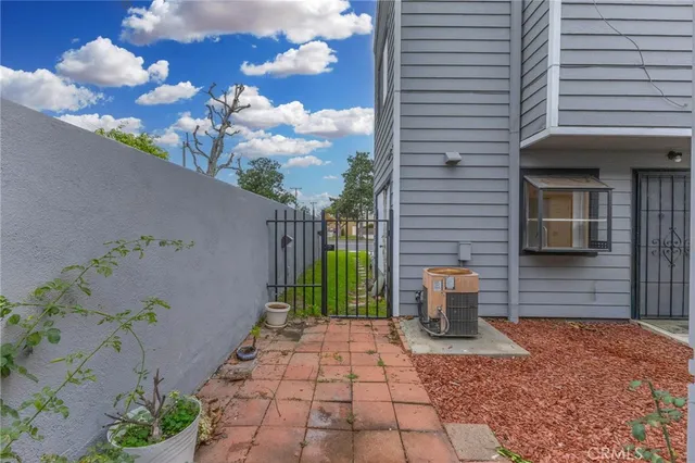 $749,000 | 3913 Candlewood Street, Lakewood, CA 90712