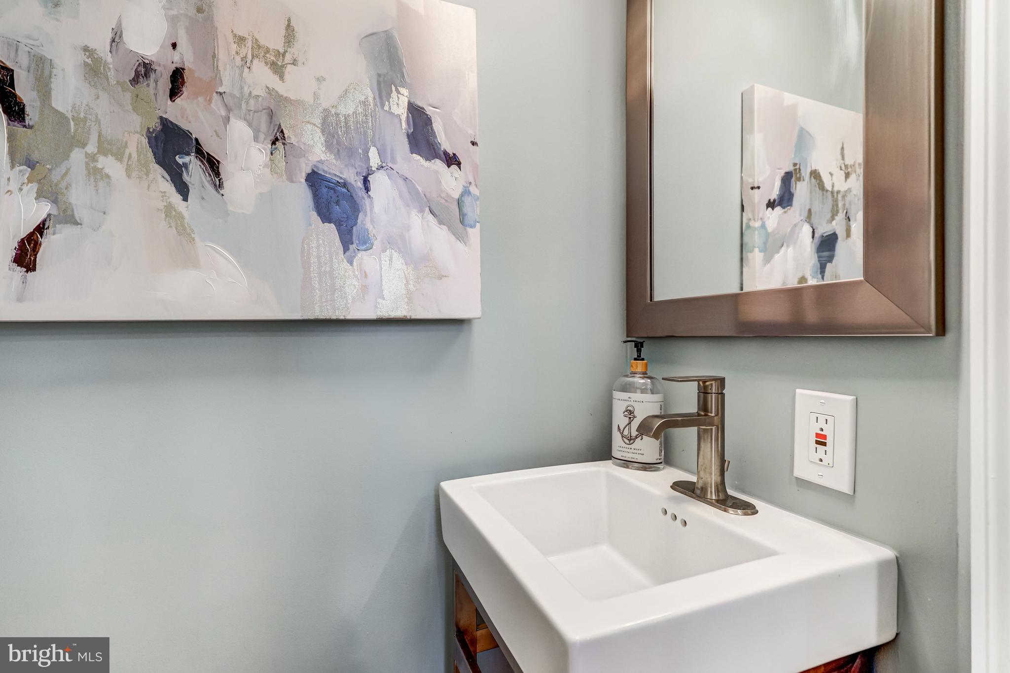 17 Alexander Street Alexandria, VA 22314 - Photo 13 of 75