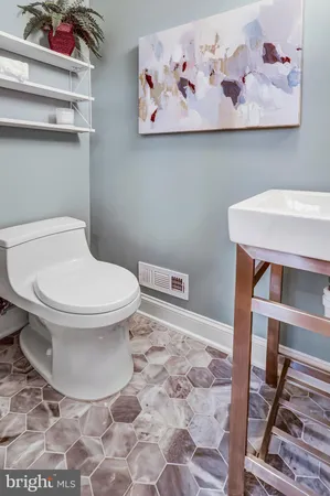 $2,324,900 | 17 Alexander Street, Alexandria, VA 22314