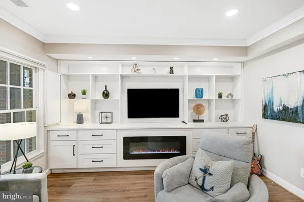 $2,324,900 | 17 Alexander Street, Alexandria, VA 22314
