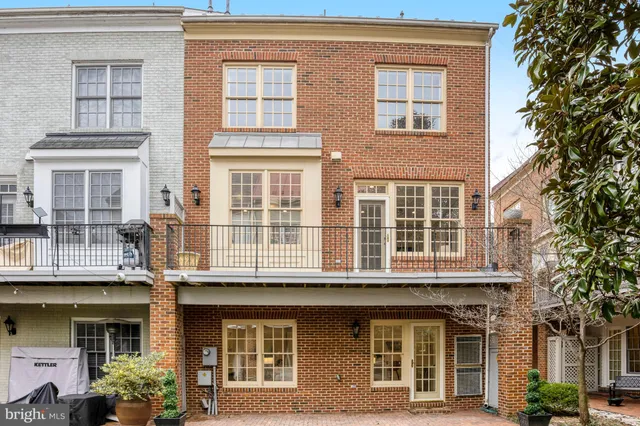 $2,550,000 | 17 Alexander Street, Alexandria, VA 22314