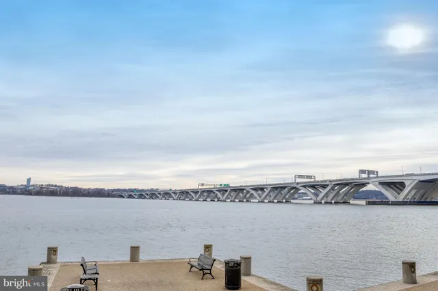 $2,550,000 | 17 Alexander Street, Alexandria, VA 22314