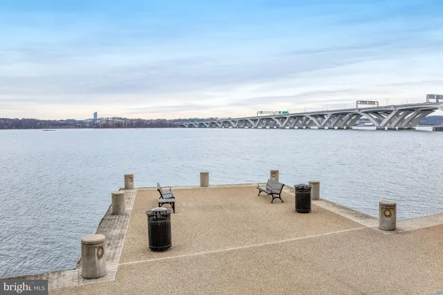 $2,550,000 | 17 Alexander Street, Alexandria, VA 22314