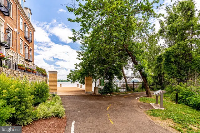 $2,550,000 | 17 Alexander Street, Alexandria, VA 22314