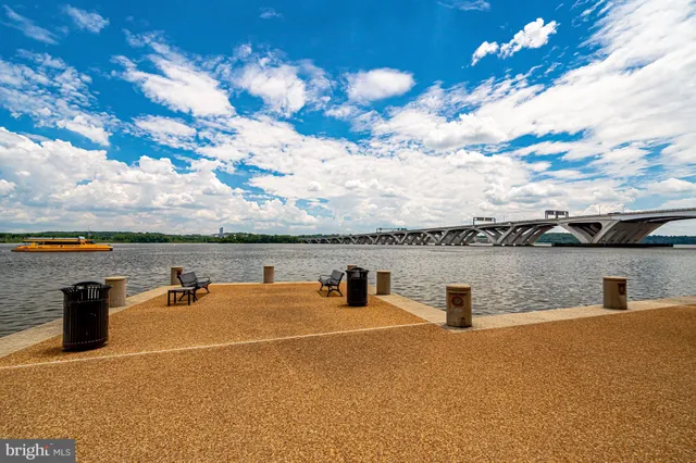 $2,550,000 | 17 Alexander Street, Alexandria, VA 22314