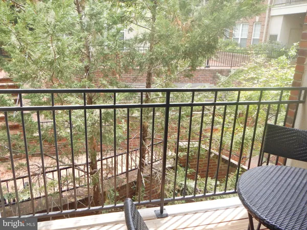 $2,500 | 2330 14th Street North, Unit 206, Arlington, VA 22201