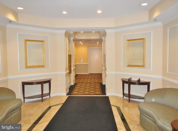 $2,500 | 2330 14th Street North, Unit 206, Arlington, VA 22201