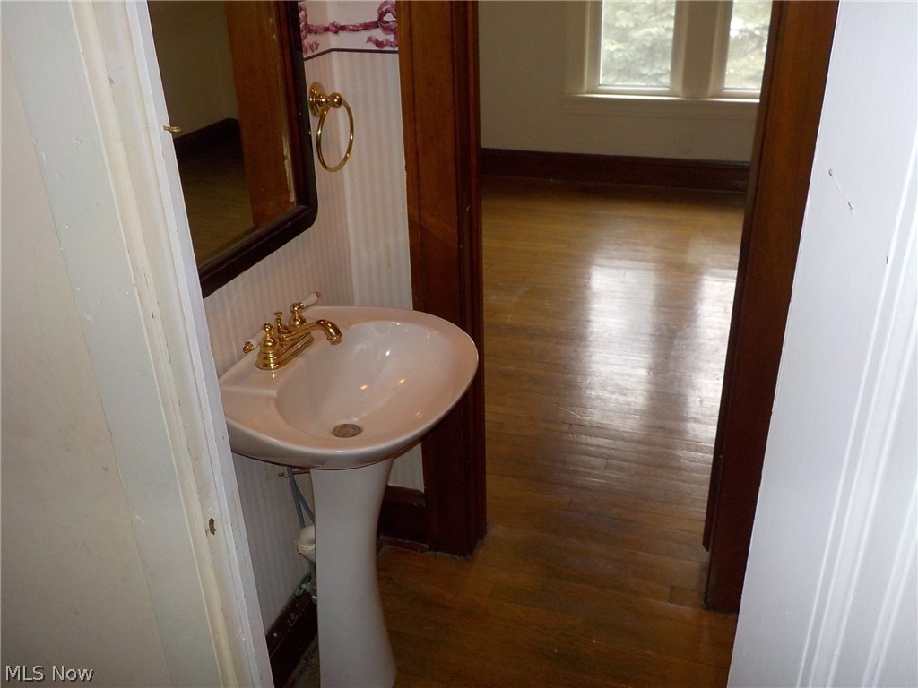 15621 Greenway Road Cleveland, OH 44111 - Photo 28 of 33 Gallery Image 28
