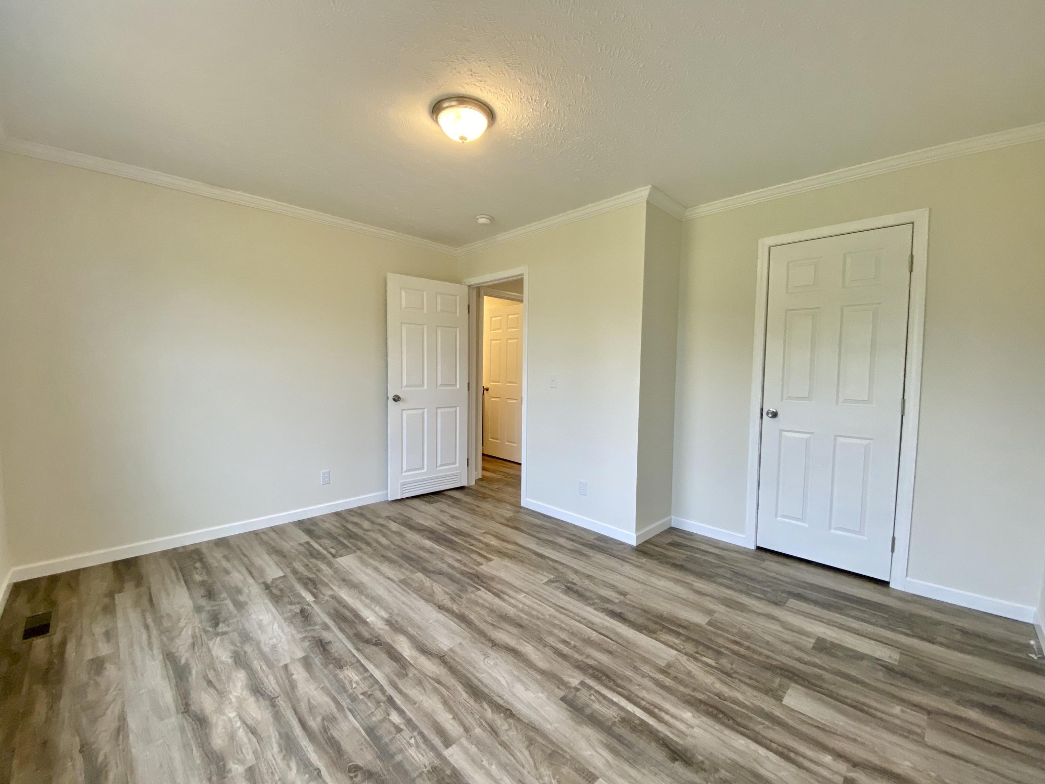 234 Walnut Grove Road Vonore, TN 37885 - Photo 18 of 26 a view of an empty room and wooden floor