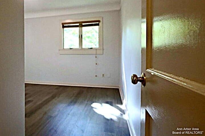 611 Robin Road Ann Arbor, MI 48103 - Photo 18 of 31 19 b