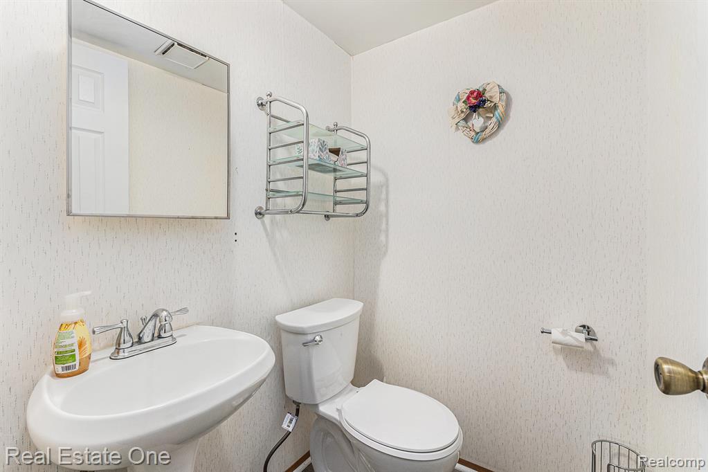 3714 Donley Avenue Rochester Hills, MI 48309 - Photo 5 of 24