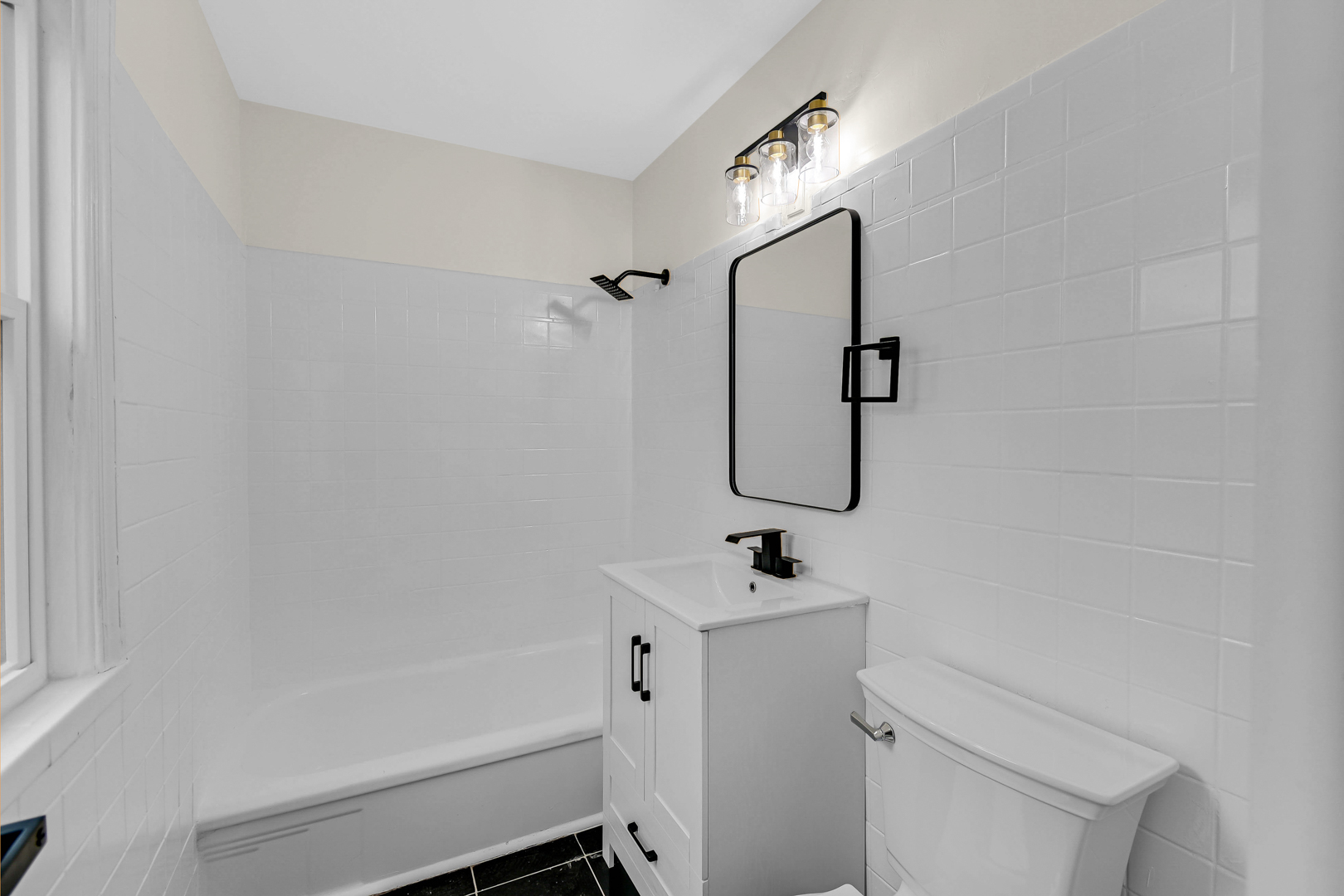 10048 South Rhodes Avenue Chicago, IL 60628 - Photo 15 of 32 Gallery Image 15