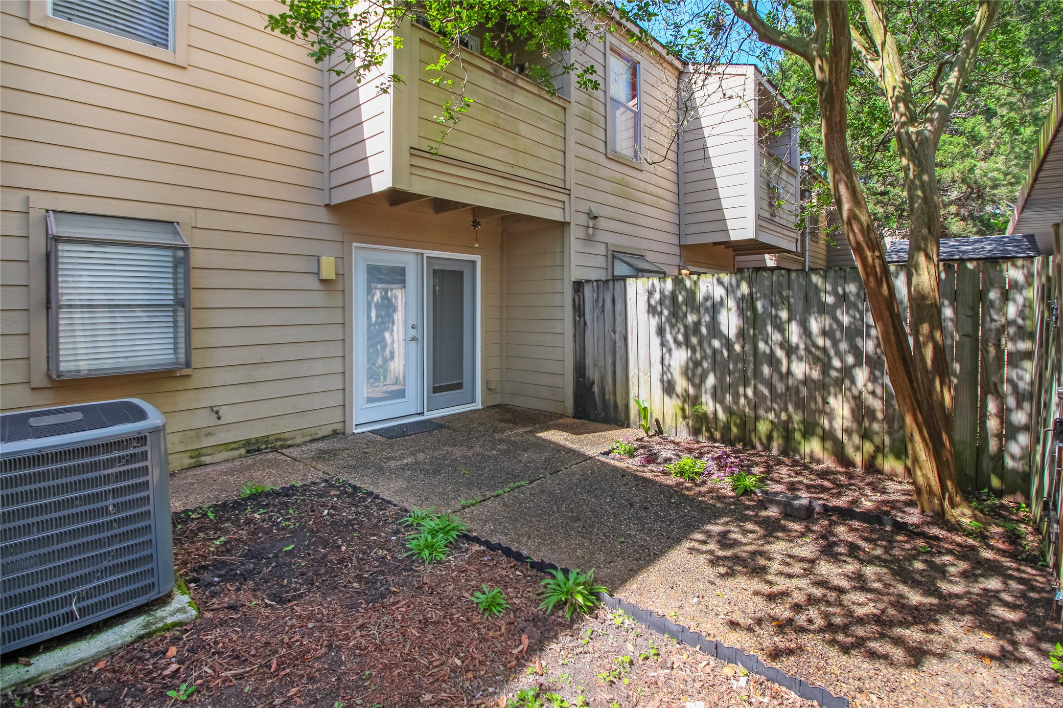 1500 Sandy Springs Road, Unit 69 Houston, TX 77042 - Photo 26 of 32 Backyard Patio