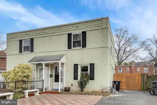 $2,450 | 903 South Irving Street, Arlington, VA 22204