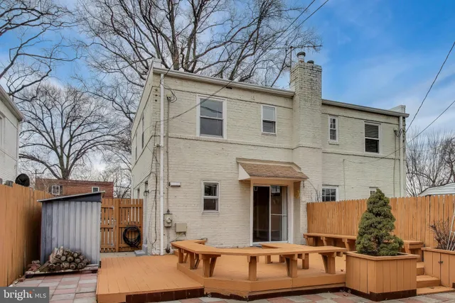 $2,450 | 903 South Irving Street, Arlington, VA 22204