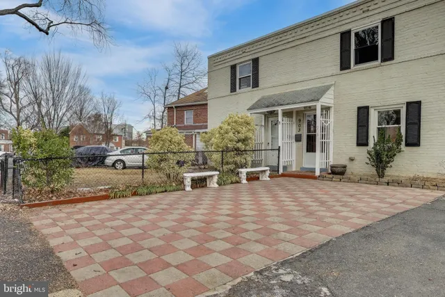 $2,450 | 903 South Irving Street, Arlington, VA 22204