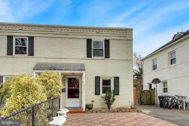 $2,450 | 903 South Irving Street, Arlington, VA 22204