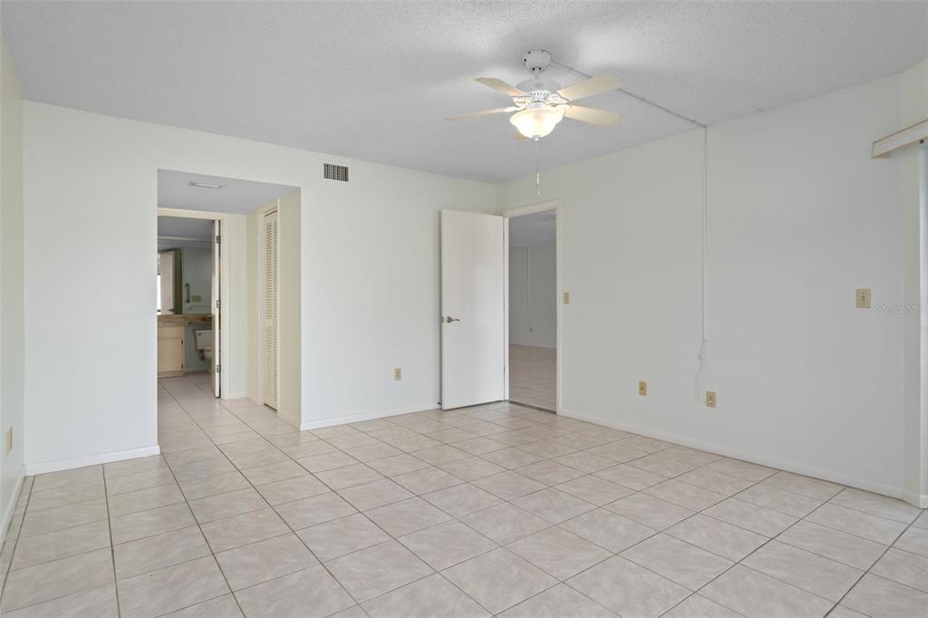 3 Cypress Run, Unit 33A Homosassa, FL 34446 - Photo 17 of 54 a view of an empty room with a fan