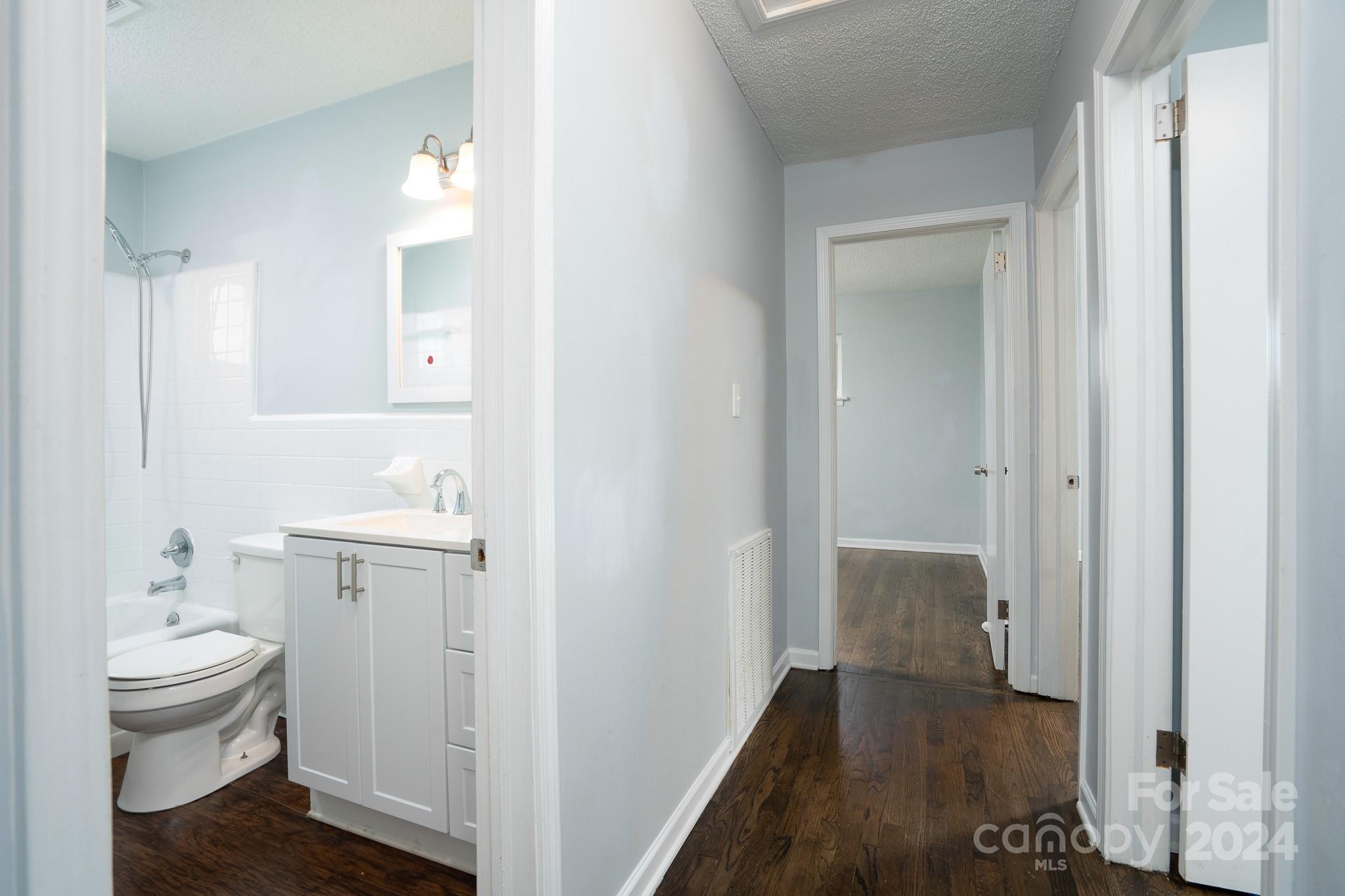 1109 Elliott Road Charlotte, NC 28216 - Photo 24 of 32 Gallery Image 24