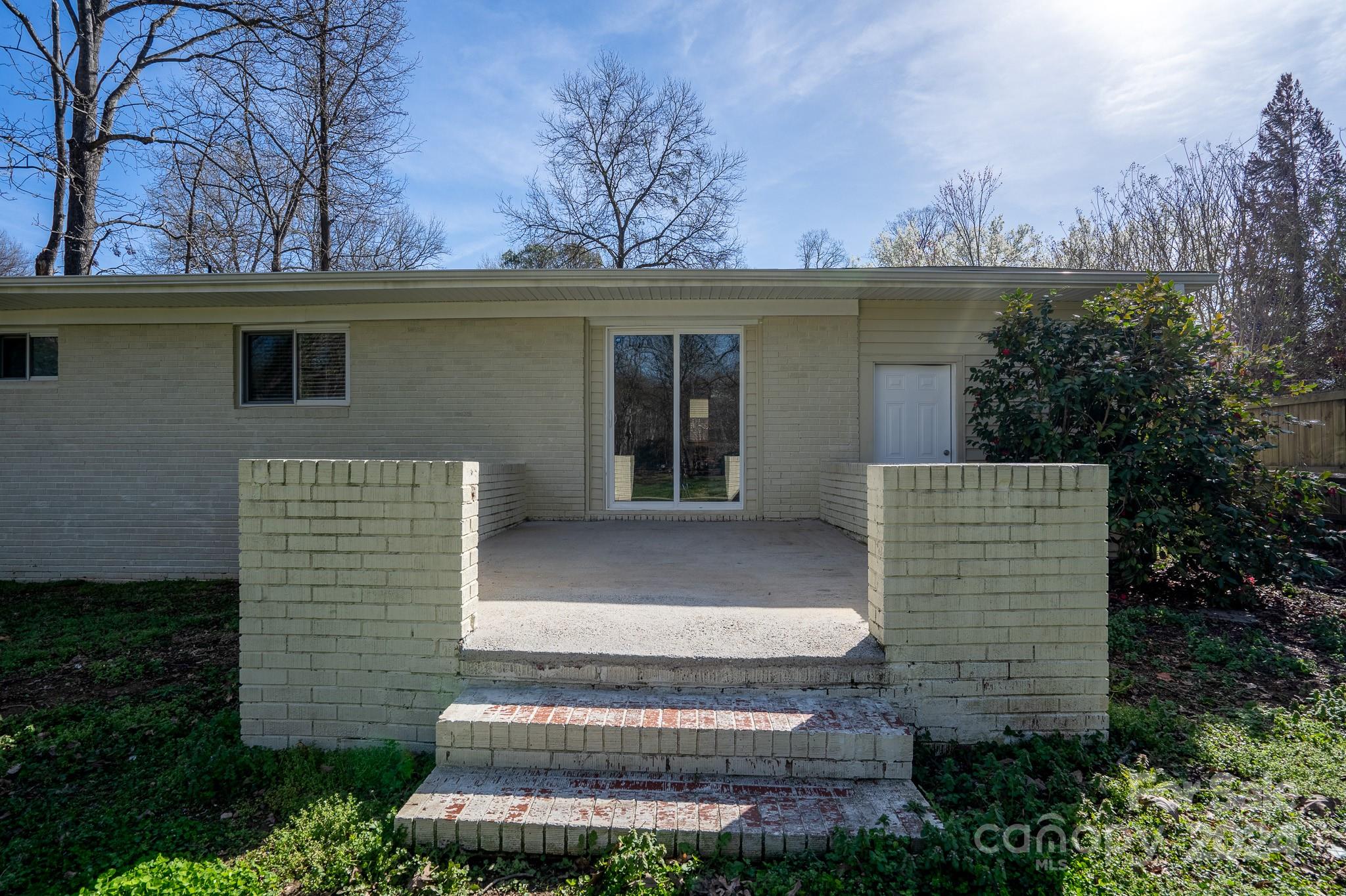 1109 Elliott Road Charlotte, NC 28216 - Photo 28 of 32 Gallery Image 28