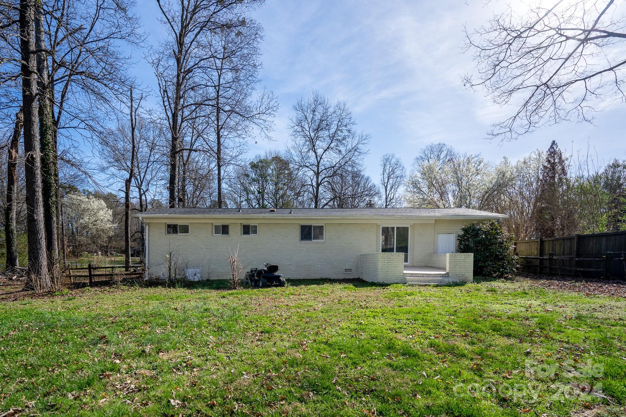 1109 Elliott Road Charlotte, NC 28216 - Photo 29 of 32 Gallery Image 29