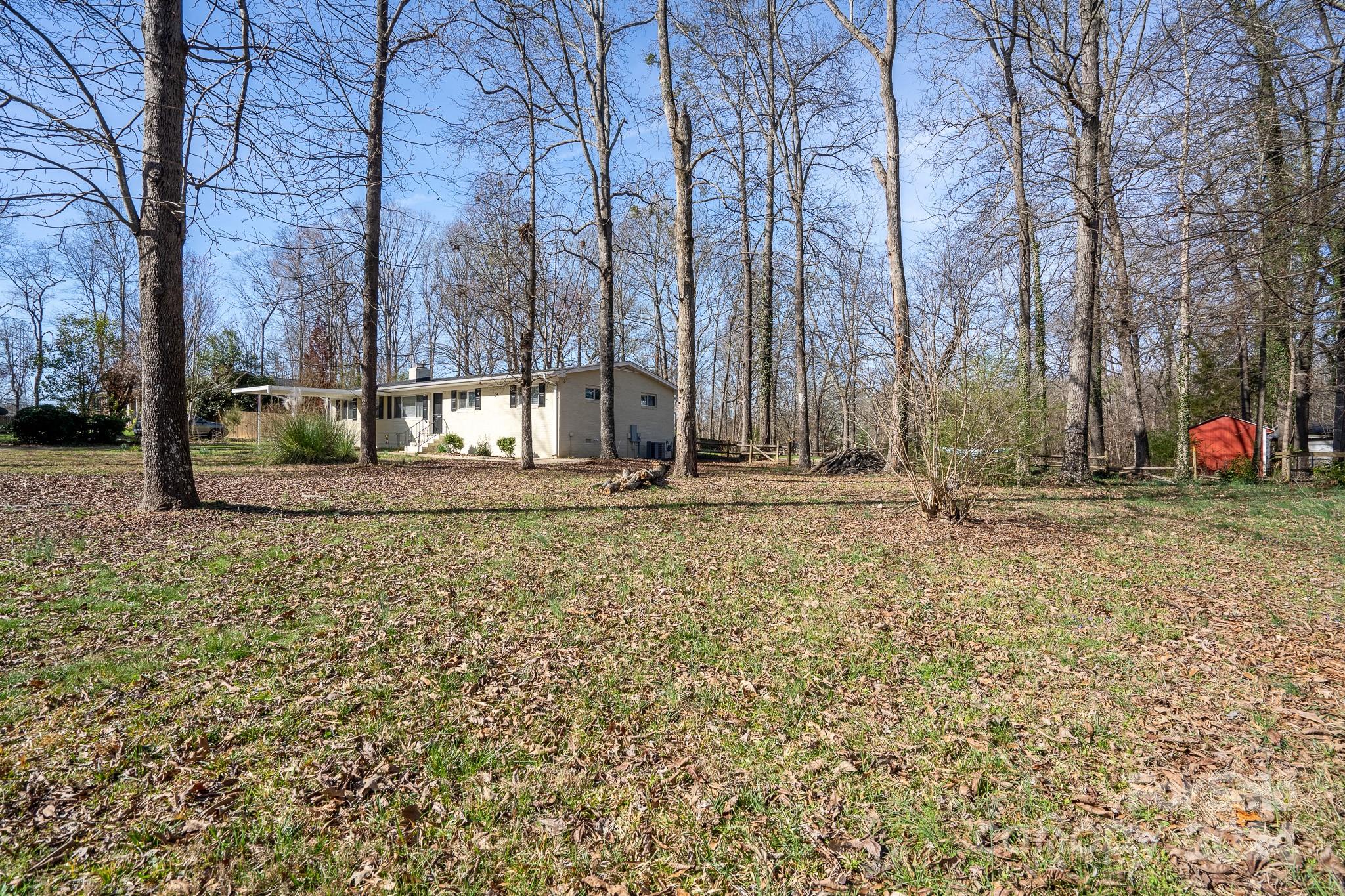 1109 Elliott Road Charlotte, NC 28216 - Photo 5 of 32 Gallery Image 5