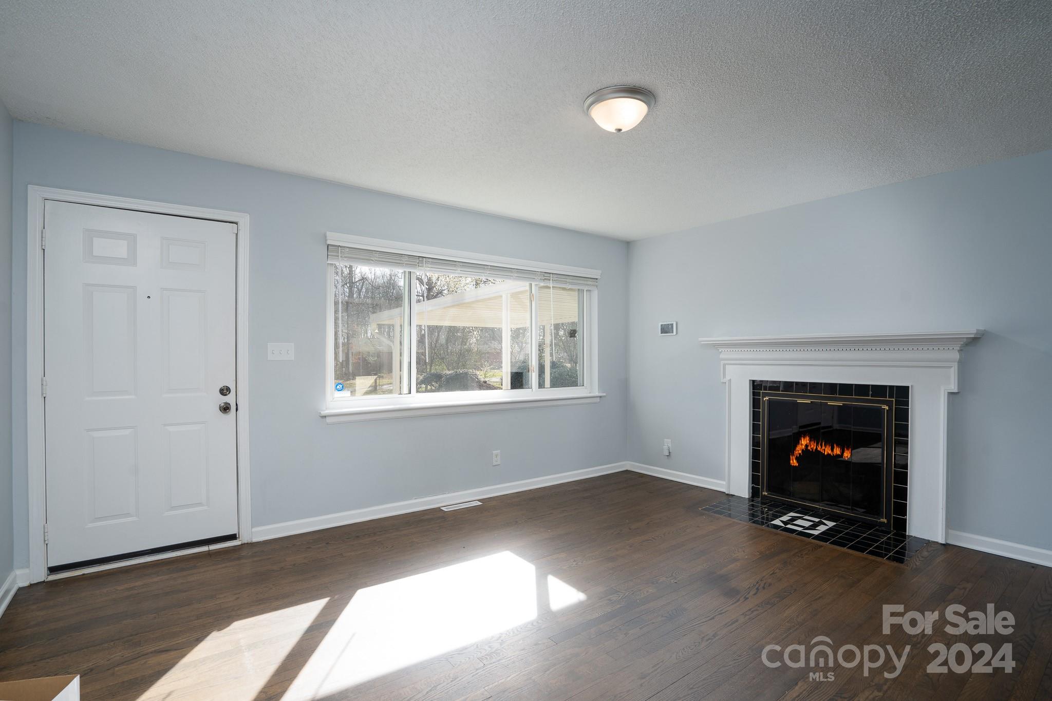1109 Elliott Road Charlotte, NC 28216 - Photo 6 of 32 Gallery Image 6