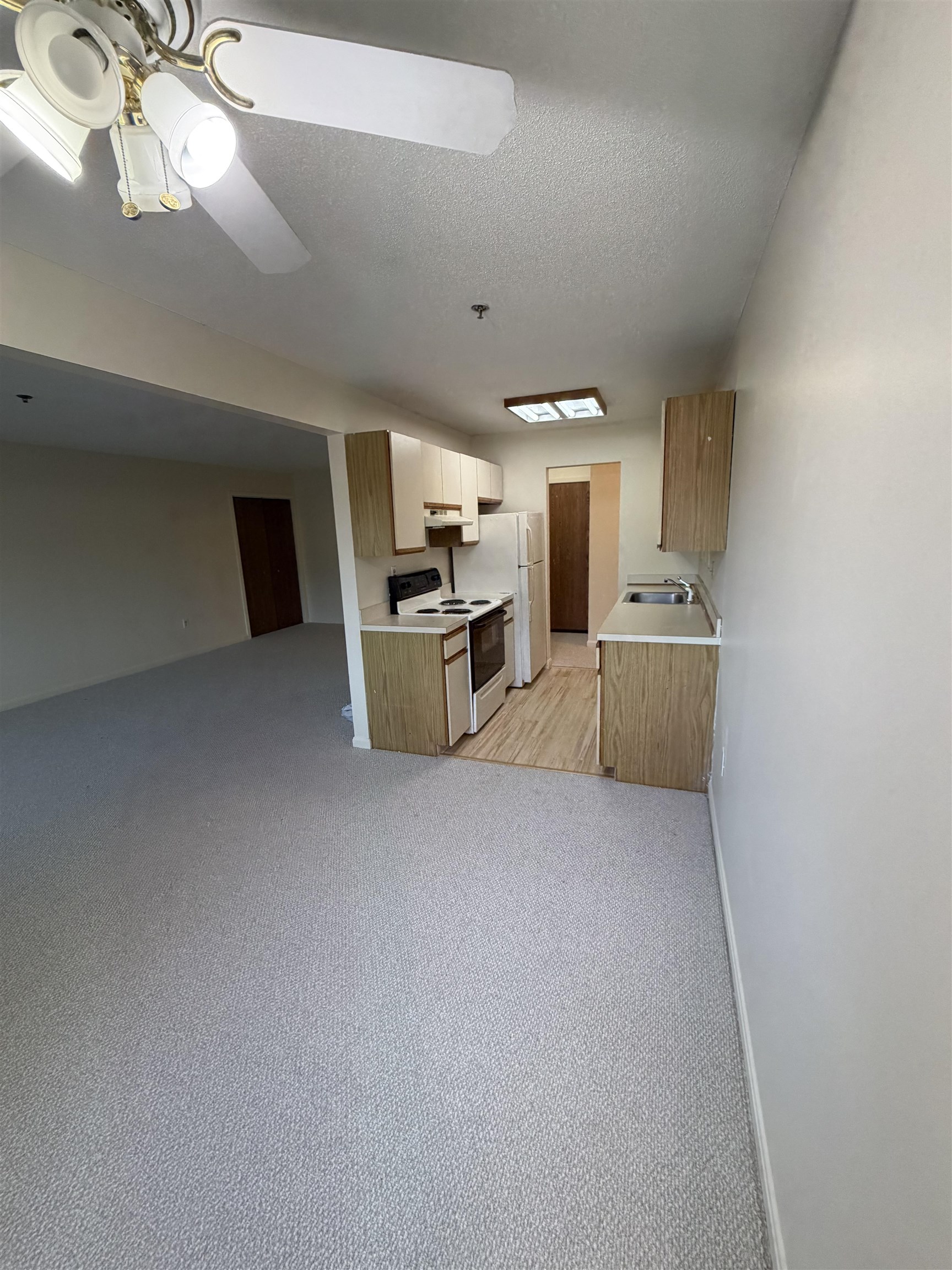 113 Cluff Crossing Road, Unit 28 Salem, NH 03079 - Photo 4 of 17