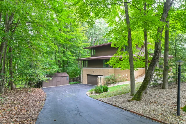 $749,900 | 4678 Sonseeahray Drive, Richfield, WI 53033