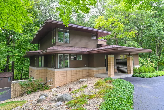 $749,900 | 4678 Sonseeahray Drive, Richfield, WI 53033