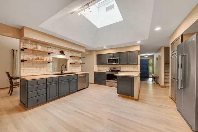 $749,900 | 4678 Sonseeahray Drive, Richfield, WI 53033