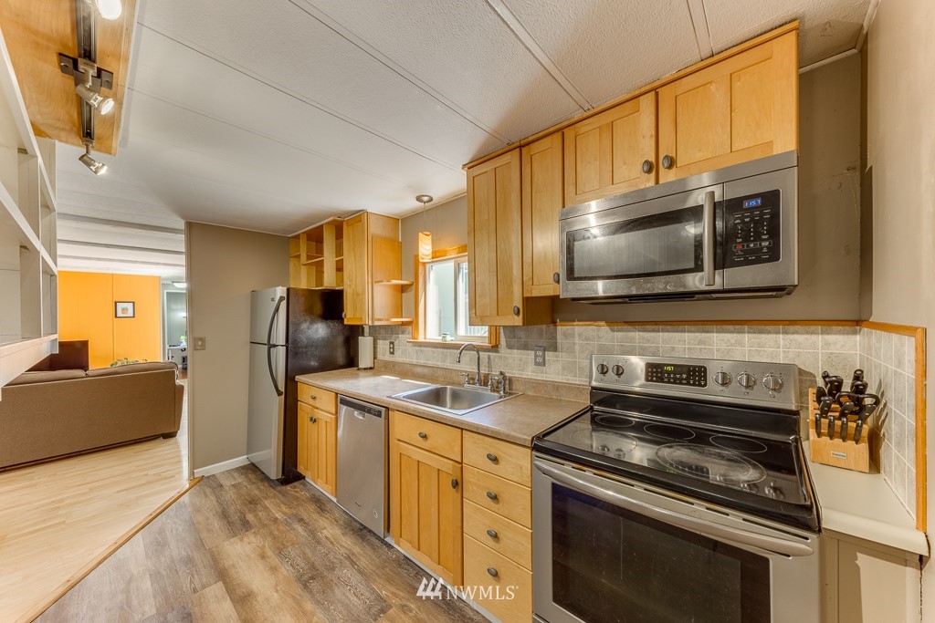 3318 206th Place Southeast Bothell, WA 98012 - Photo 16 of 35 a kitchen with stainless steel appliances a stove microwave and refrigerator