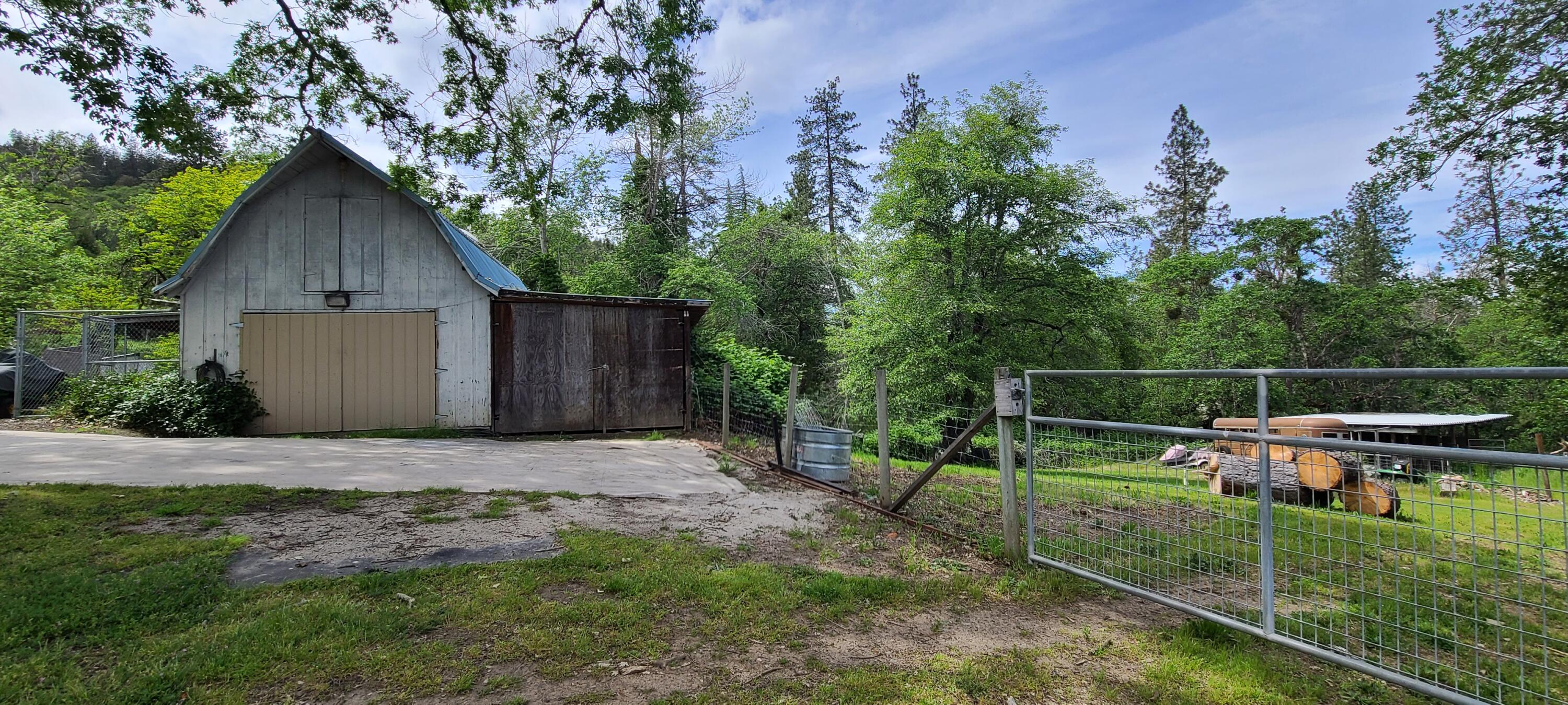 3785 Old Military Road Central Point, OR 97502 - Photo 22 of 26 20220514_145853
