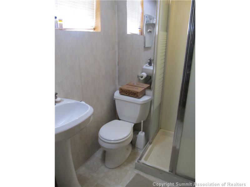 123 J Road Silverthorne, CO 80498 - Photo 12 of 17 Bathroom.