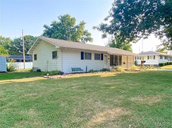 $110,000 | 808 Smith Lane, Hillsboro, IL 62049