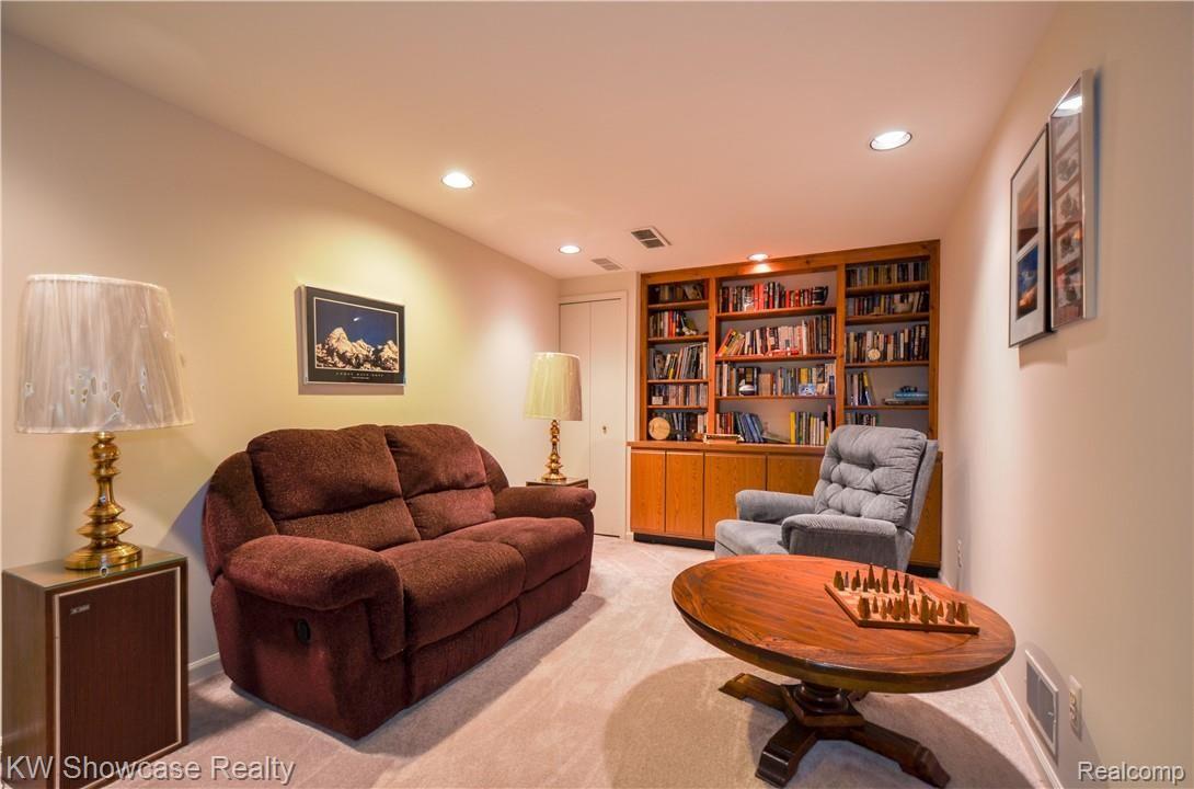35999 Smithfield Road Farmington, MI 48335 - Photo 21 of 28 35999 Smithfield HDR25.jpg